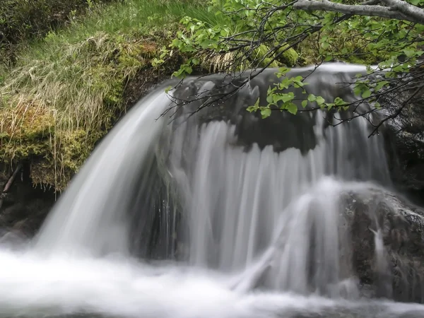 Berg waterval — Stockfoto