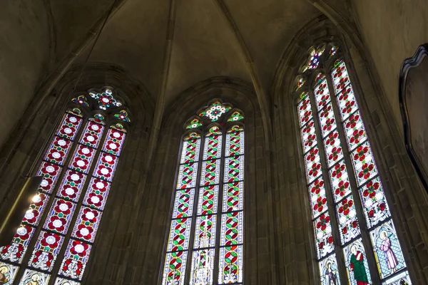 圣维特大教堂，布拉格的彩绘玻璃窗口 — 图库照片
