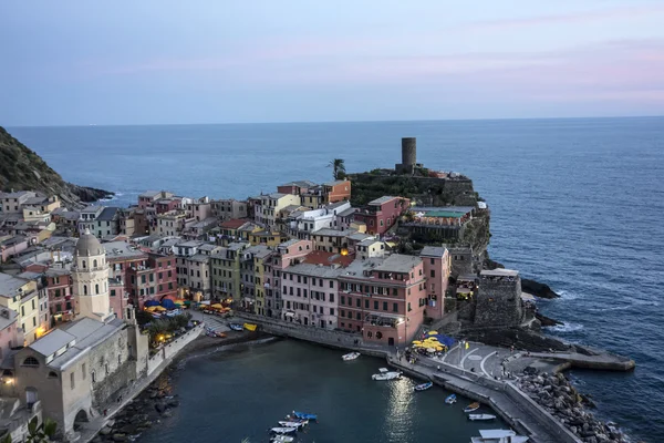 Colorida aldeia Vernazza, Cinque Terre, Itália — Fotografia de Stock
