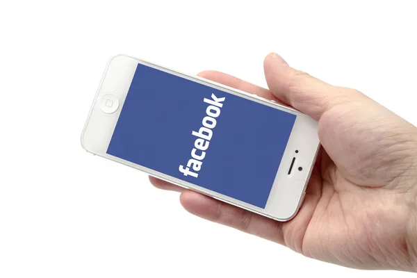 Facebook a iphone 5 — Stock fotografie