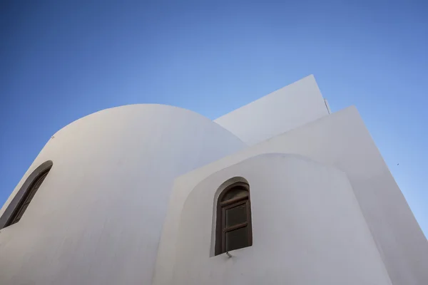 Iglesia blanca y cielo azul, Santorini —  Fotos de Stock