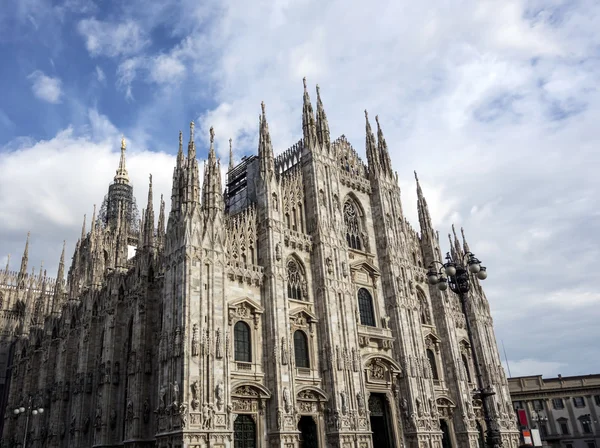 Fasáda katedrály Duomo, milan — Stock fotografie