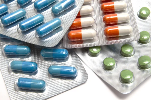 Kleurrijke capsules en pillen — Stockfoto