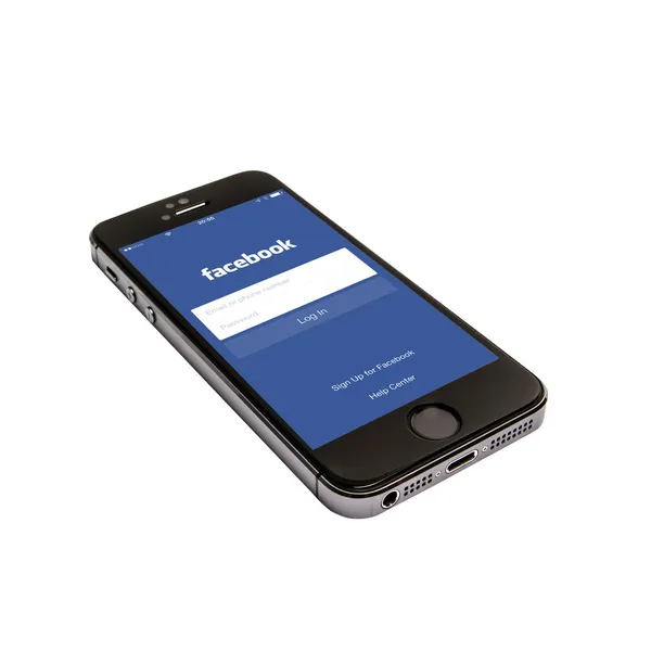 IPhone 5s och facebook — Stockfoto