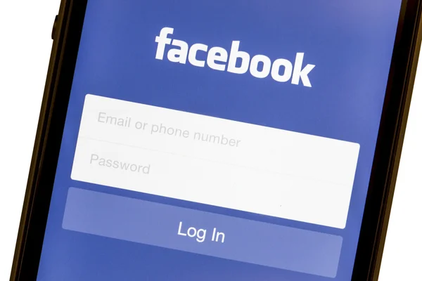 Facebook login su apple iphone 5s — Stockfoto