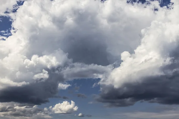 Molnblå himmel — Stockfoto