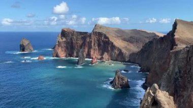 Madeira adasının doğu kıyısı Ponta de Sao Lourenco