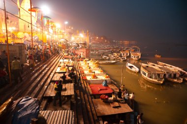 Varanasi - 13 Aralık: Hindu rahiplerin dini Ganga Aar sırasında
