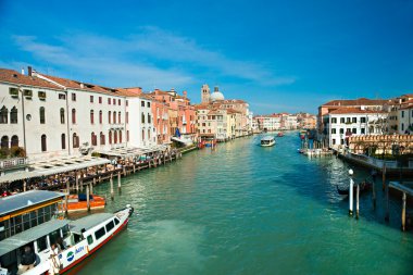 Venice, İtalya - 05 Mart 2011: büyük kanal izlerken halklar