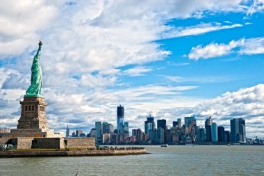 özgürlük ve manhattan skyline, new york city heykeli. ABD.