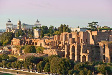 gün batımında circus maximus ve vittorio emanuele anıt bakış