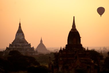 gün batımında, myanmar Bagan.