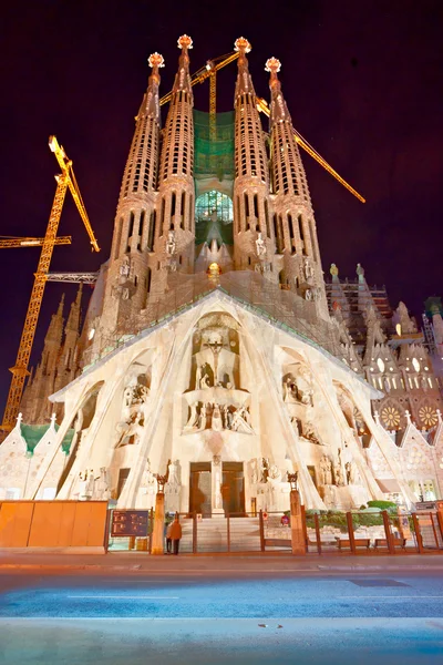 BARCELONA, ESPAÑA - 14 DE DICIEMBRE: La Sagrada Familia - la impresión —  Fotos de Stock