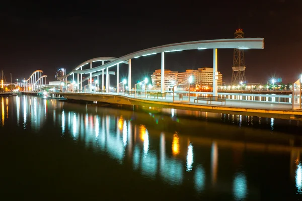 Ночная съемка Rambla de Mar, Барселона, Испания . — стоковое фото