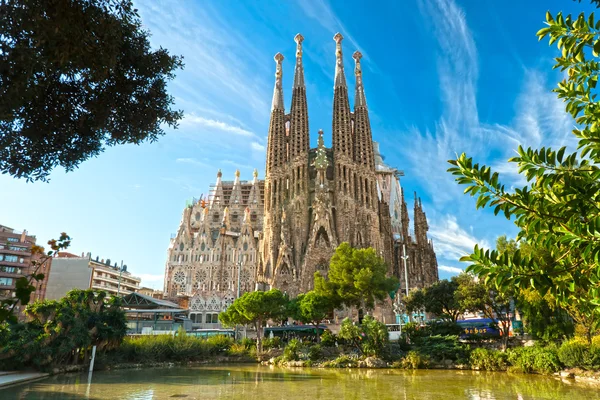 Barcelona, spanien - dez 14: la sagrada familia - die beeindrucken — Stockfoto