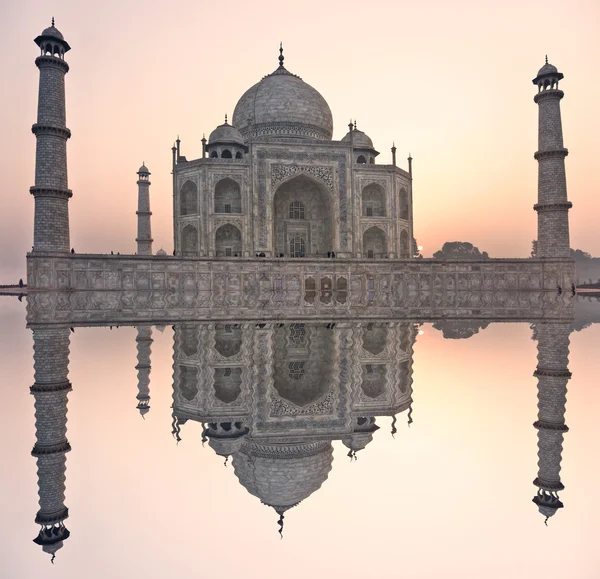 Ταζ Μαχάλ, στο ηλιοβασίλεμα, Άγρα, Ούτα Πράτες, Ινδία. — Φωτογραφία Αρχείου