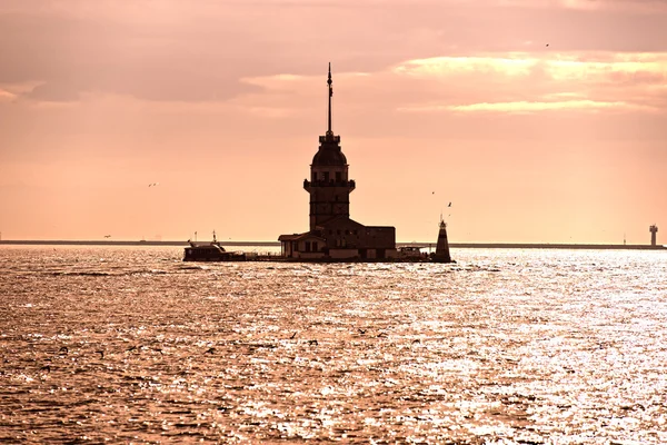 The Maiden 's Tower in istanbul — стоковое фото