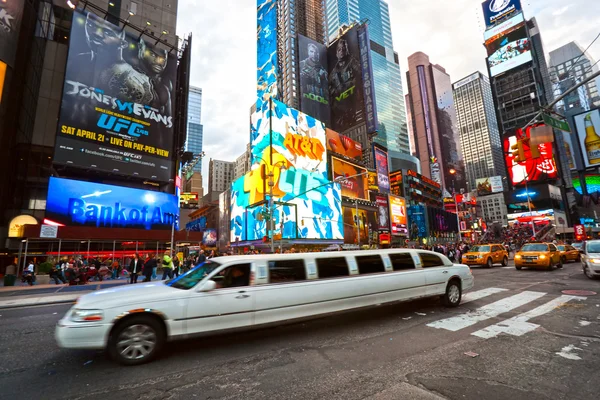 New York City-25 maart: Times Square, gekenmerkt met Broadway Th — Stockfoto