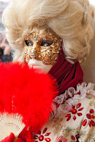 VENECIA - 05 DE MARZO: Participante en el Carnaval de Venecia, an ann — Foto de Stock