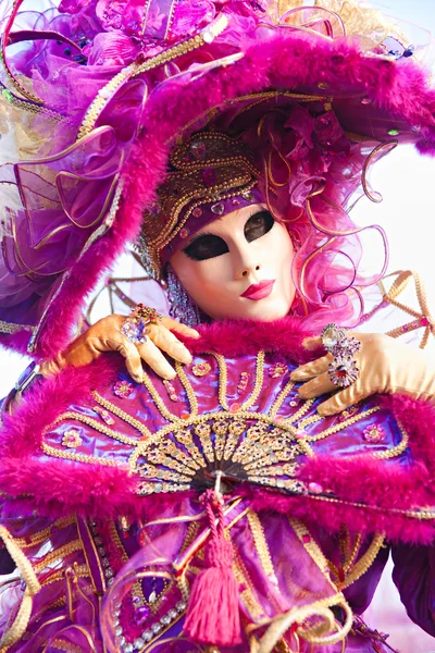 VENICE - MARCH 05: Participant in The Carnival of Venice, an ann — Stock Photo, Image