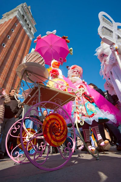 Venedig - märz 05: teilnehmer am venezianischen karneval — Stockfoto