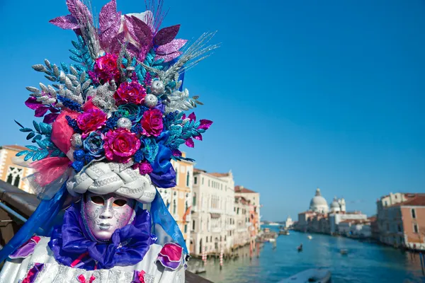 VENICE - MARCH 05: Participant in The Carnival of Venice, an ann — Stock Photo, Image