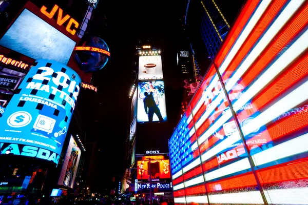 New york city 25. března: times square, vystupoval s Broadwaye a animované led značky, je symbolem new Yorku a ve Spojených státech, březen 25, 2012 v Manhattanu, new york city. Spojené státy americké. — Stock fotografie