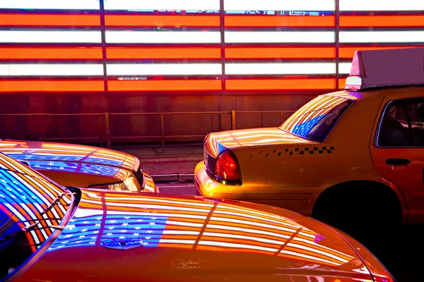Taxíky v times square, new york city, usa. — Stock fotografie
