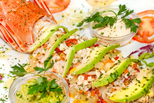 Salades de homard, avogado et mayonnaise . — Photo