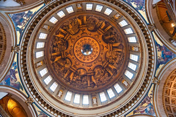 Wnętrze st paul's cathedral, Londyn, Wielka Brytania. — Zdjęcie stockowe