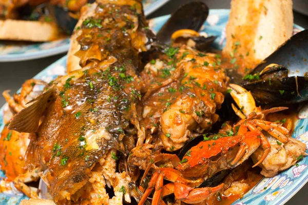 Sopa italiana de mariscos con mejillones y almejas . —  Fotos de Stock