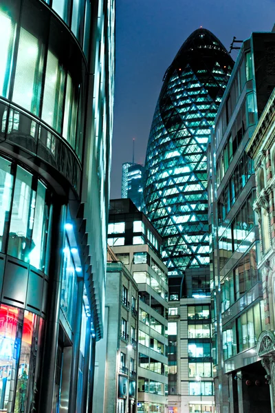 London - 16. märz: die modernen gläsernen büros der schweiz — Stockfoto