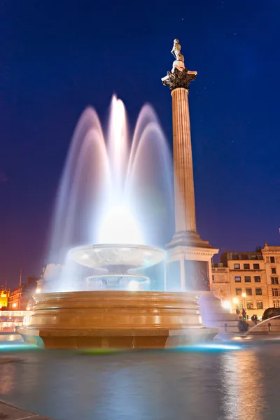 Strzał nocy trafalgar square, Londyn, Wielka Brytania. — Zdjęcie stockowe