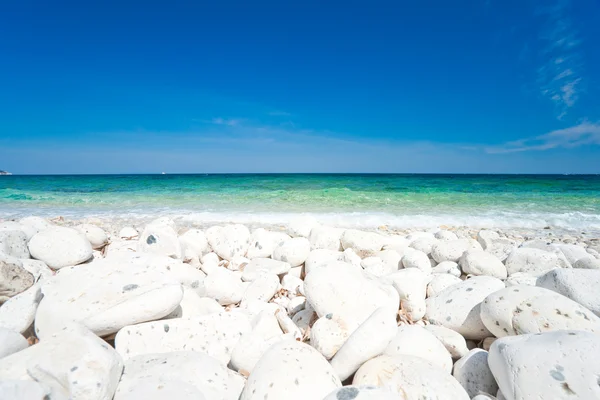 Capo bianco strand, elba eiland. — Stockfoto