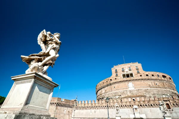 Castel sant'angelo a Berniniho socha na mostě, Řím, ita — Stock fotografie
