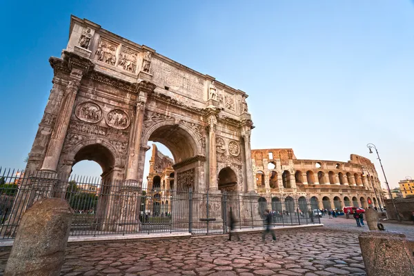 El majestuoso Coliseo, Roma, Italia . — Foto de Stock