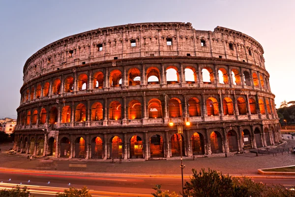 Il maestoso Colosseo, Roma, Italia . — Foto Stock