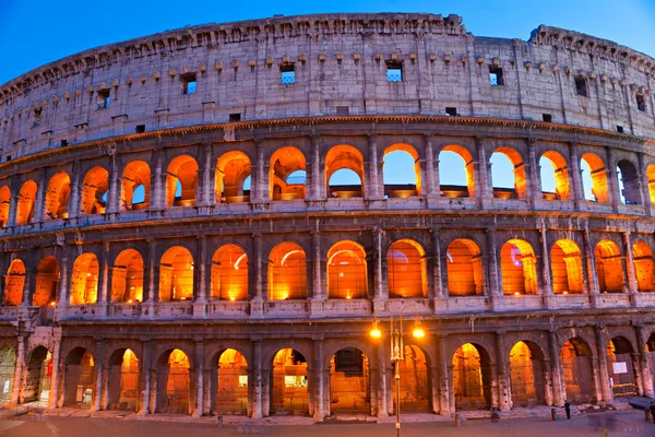 Das majestätische kolosseum, rom, italien. — Stockfoto