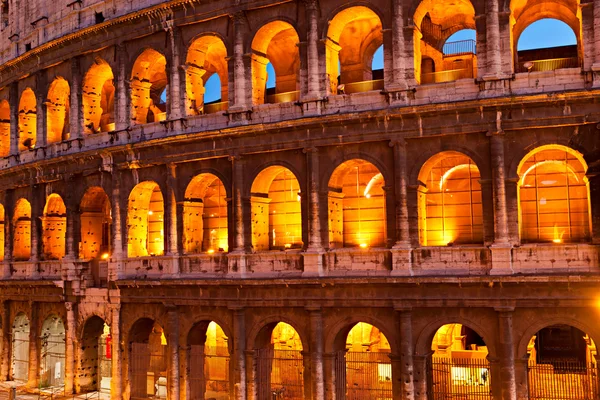 Coliseu Majestoso, Roma, Itália . — Fotografia de Stock