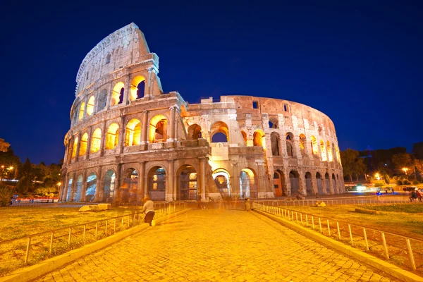 A fenséges Colosseum, Róma, Olaszország. — Stock Fotó