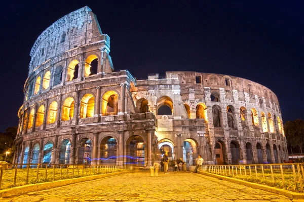 Coliseu Majestoso, Roma, Itália . — Fotografia de Stock