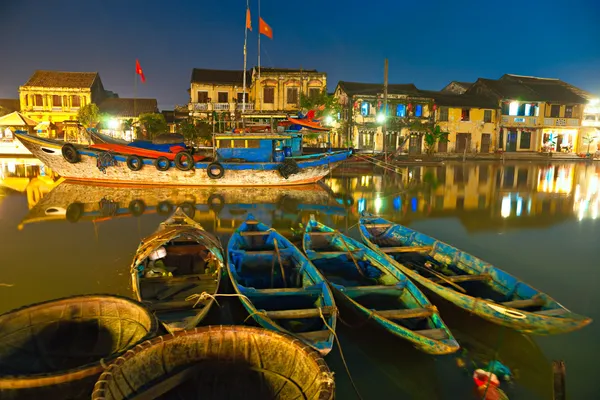 hoi an. Vietnam gece atış