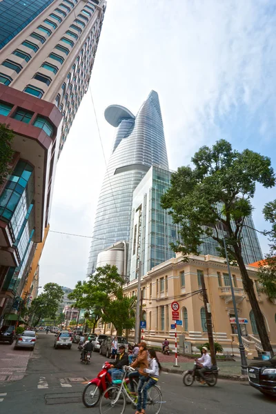 Ho Chi Minh City - 18 December: Thrê Bitexco die financiële toren is — Stockfoto