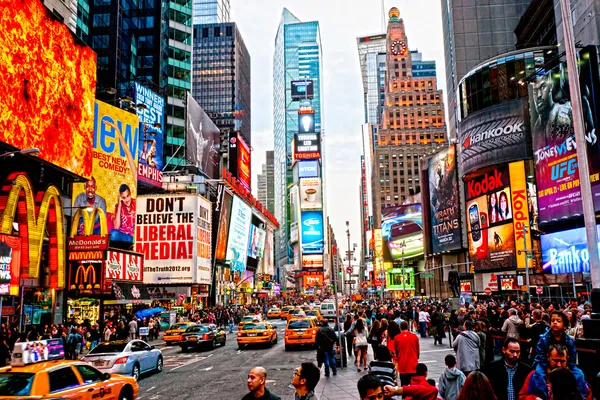 New York City-25 maart: Times Square, gekenmerkt met Broadway Th Stockfoto