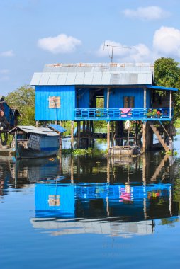 tonle sap Gölü arasında siem reap ve batta tipik ev