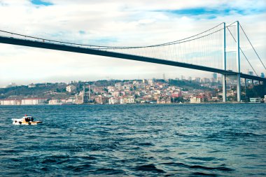 Ortakoy camisi ve Boğaz köprüsü, İstanbul, Türkiye.