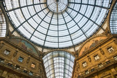 Milano 'daki Vittorio Emanuele Galerisi