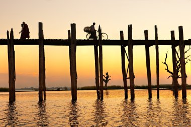 u bein Köprüsü'nde amarapura, mandalay, myanmar.