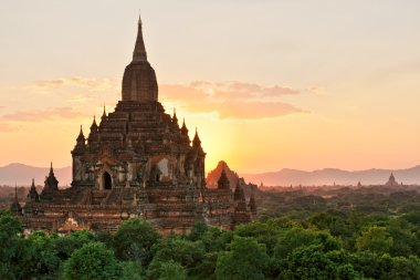 gün batımı, bagan, myanmar, sulamani Tapınağı siluet.