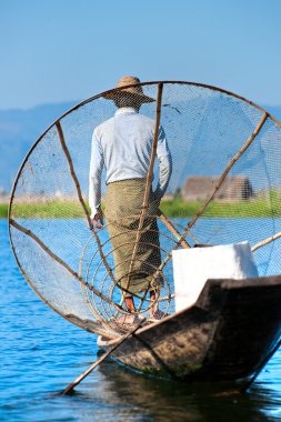 inle Gölü 'nde balıkçı, Myanmar.
